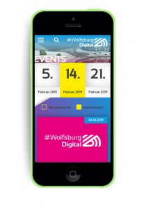 Scramble eines Smartphones, der die Homepage von Wolfsburg Digital zeigt