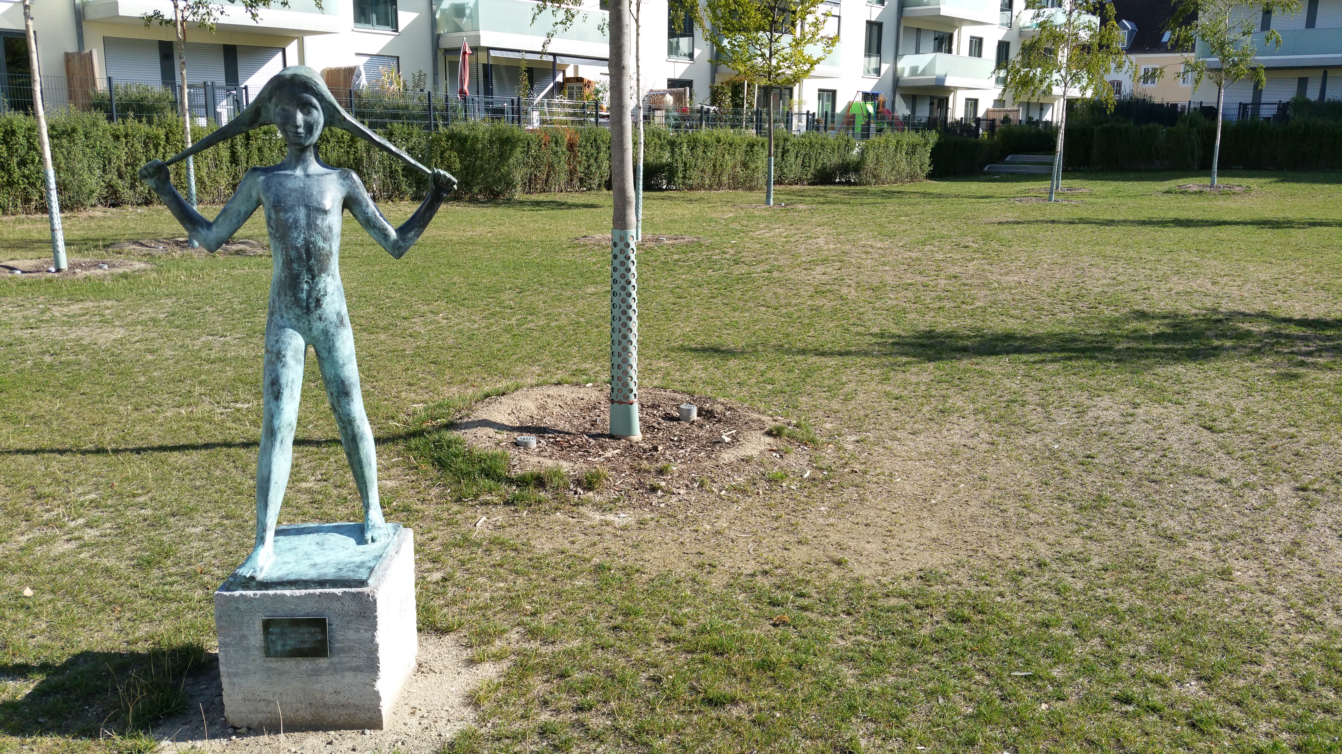 Mädchen mit Zöpfen, öffentliche Kunst in Wolfsburg